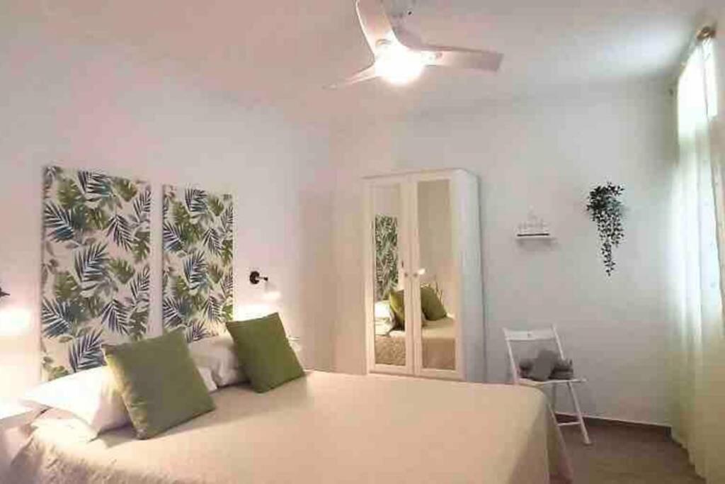 Céntrico apartamento con terraza, parking y WIFI Ronda Esterno foto