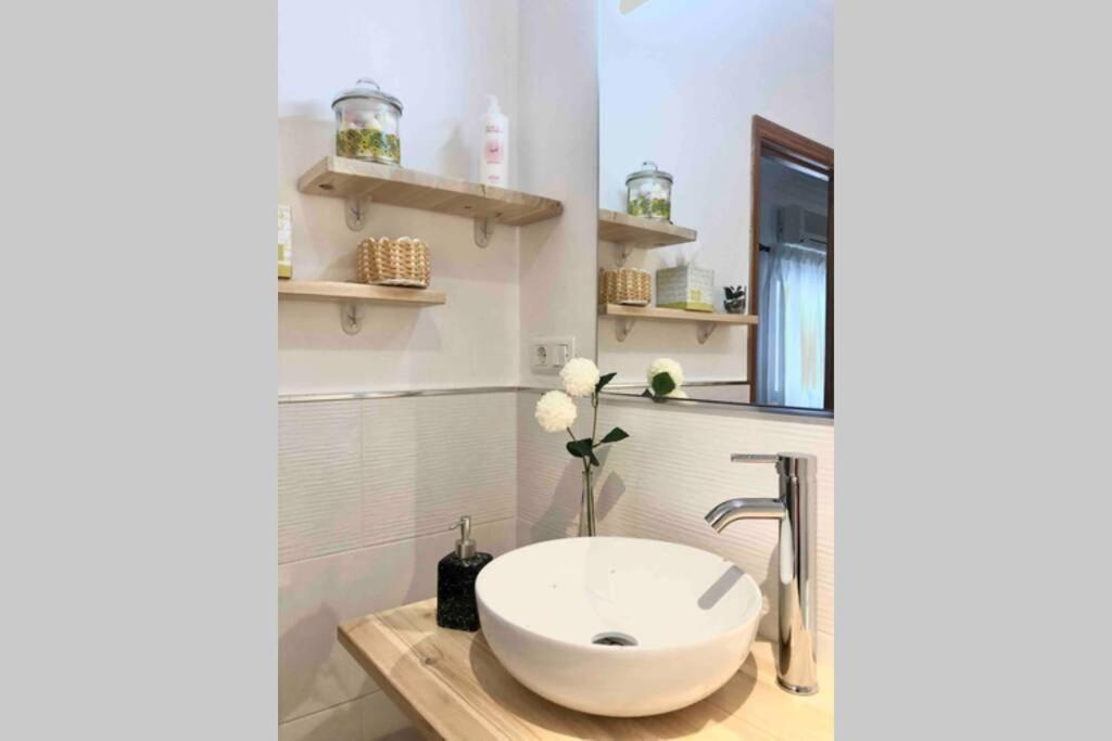 Céntrico apartamento con terraza, parking y WIFI Ronda Esterno foto