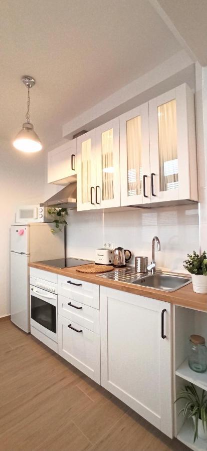 Céntrico apartamento con terraza, parking y WIFI Ronda Esterno foto